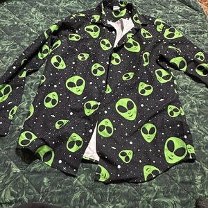 Alien spirit button up 👽